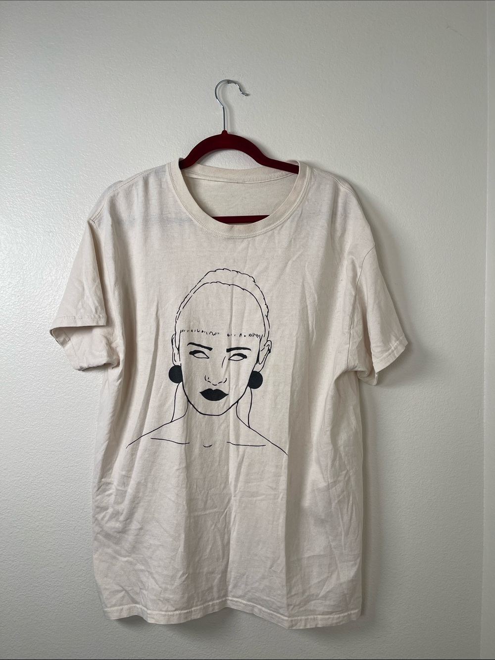 Cream Graphic Women’s T-Shirt with Minimal Portrait Print